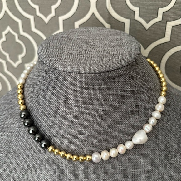 Modern Half Pearl Stone Necklace - Picture 7 of 8